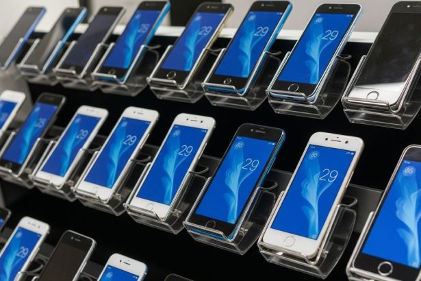 30 tisic mobilov v jednej miestnosti Obrovsky biznis ovplyvnuje hry hudbu a kryptomeny