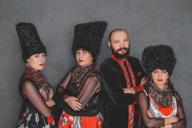 Hudbou proti vojne DakhaBrakha