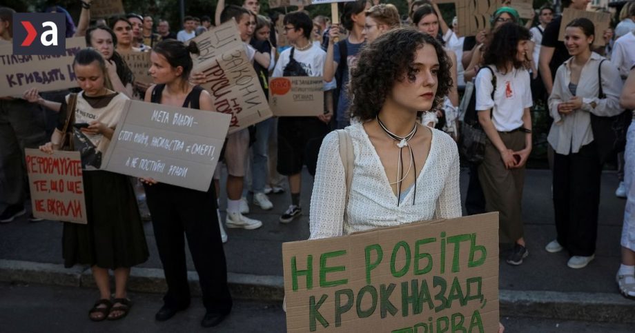 Kriza v Kyjeve Parlament caka na zasadne rozhodnutie