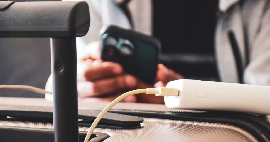 Pozor na prepravu powerbanky a elektroniky v lietadle