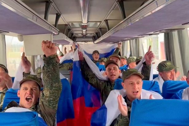 Ruski vojaci po vymene zajatcov koncia na fronte
