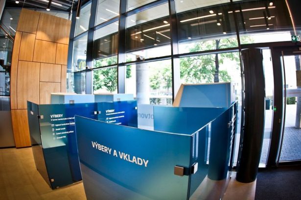 Najvacsia slovenska banka zavadza novinku vo pobockach