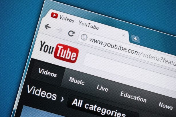 Novy Velky brat od Googlu AI na YouTube posudi dospelost pouzivatela