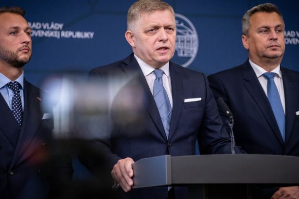 Robert Fico si z nich robi dobry den a oni mu nadsene tlieskaju