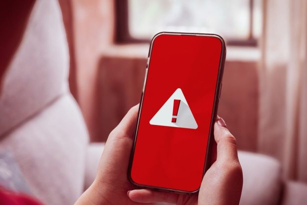 Dvojita hrozba pre Slovakov Podvodnici utocia cez telefon a faktury