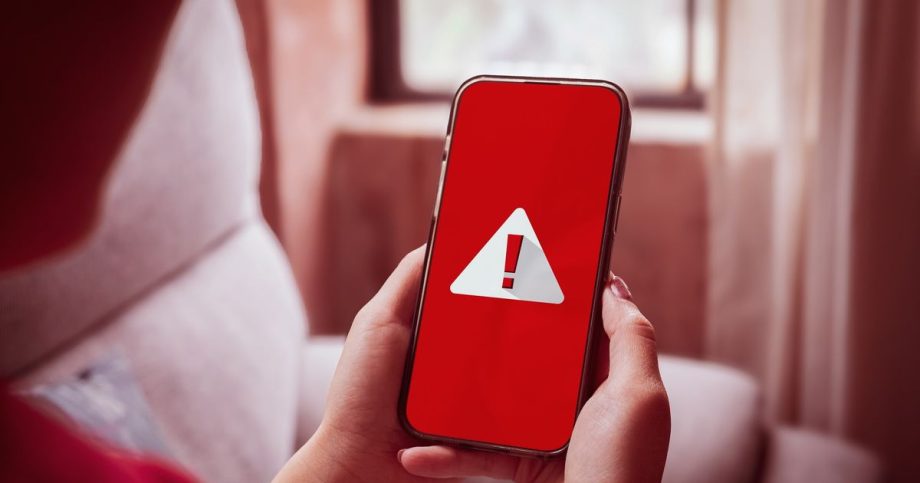 Dvojita hrozba pre Slovakov Podvodnici utocia cez telefon a faktury