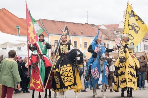 Kde na jesen oziju historicke udalosti a tradicie