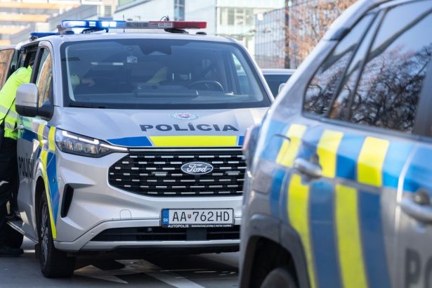 Policajti sa chystaju pod okna parlamentu hneva ich valorizacia