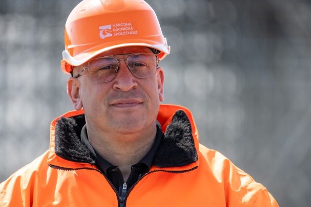 Slubovali pomoc priniesli byrokraciu