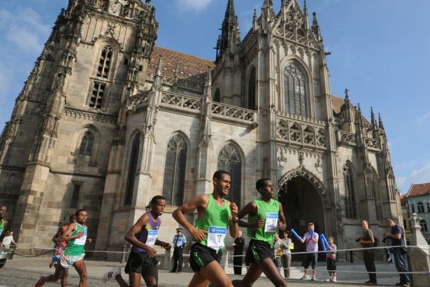 Medzinarodny maraton mieru v Kosiciach obmedzi dopravu