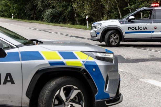 Policajt chcel strielat kolegov hovoril o bombe