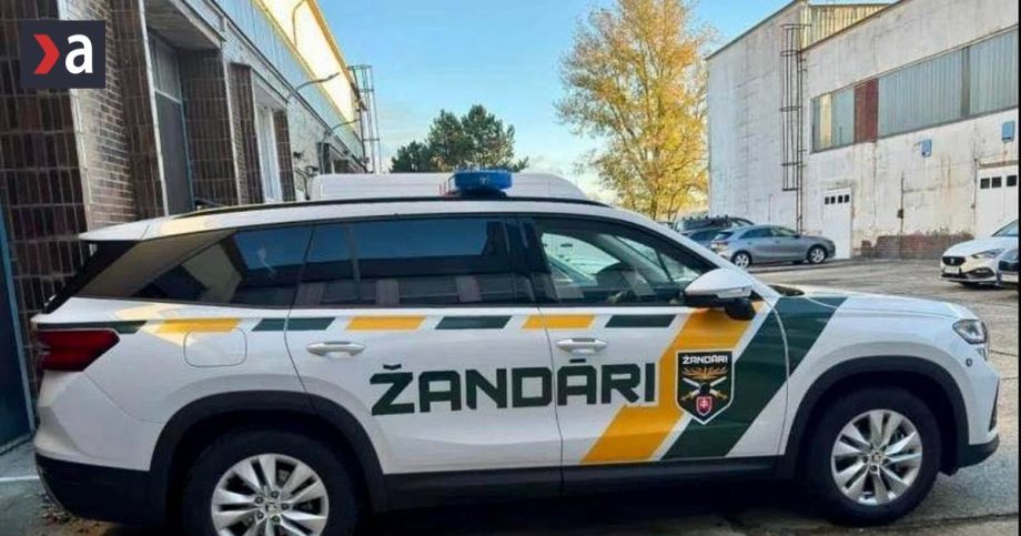 Zandari vyrazili na cesty polepy na autach vzbuzuju otazky