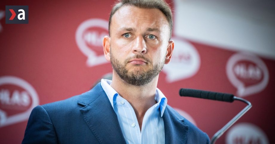 Minister Sutaj Estok ma exekutora na krku