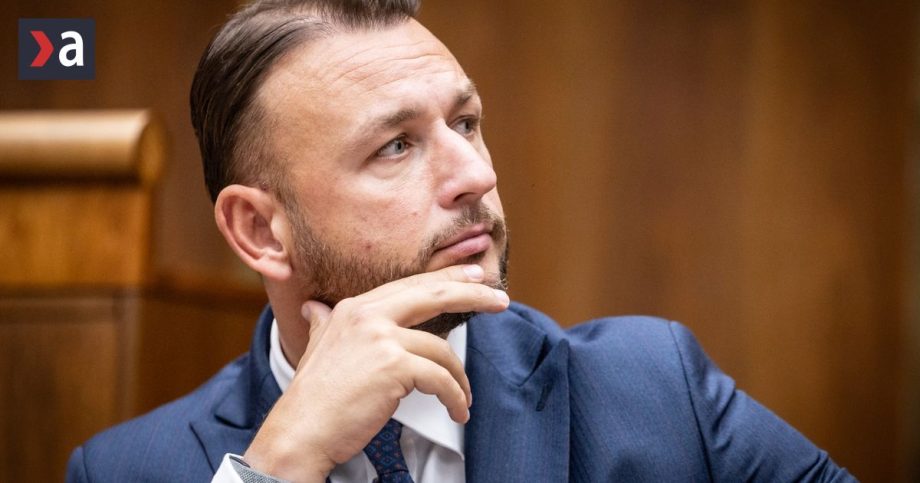Pravnici biju na poplach 5 problemov rusenia uradu oznamovatelov
