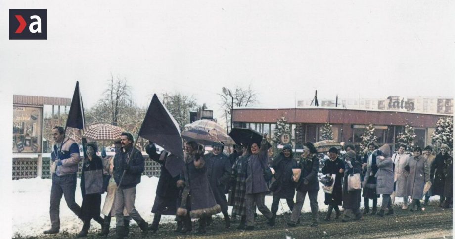 Primator Stropkova kritizuje vladu za zrusenie 17 novembra