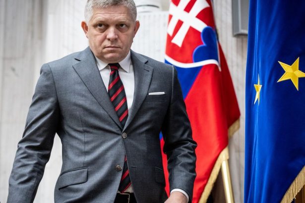 Robert Fico vidi svoju zachranu mimo EU Osud Slovakov je mu druhorady nazor Zsolta Simona