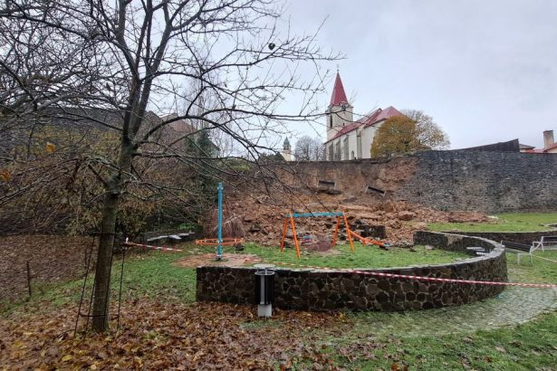 V Pukanci sa zrutila cast historickych hradieb