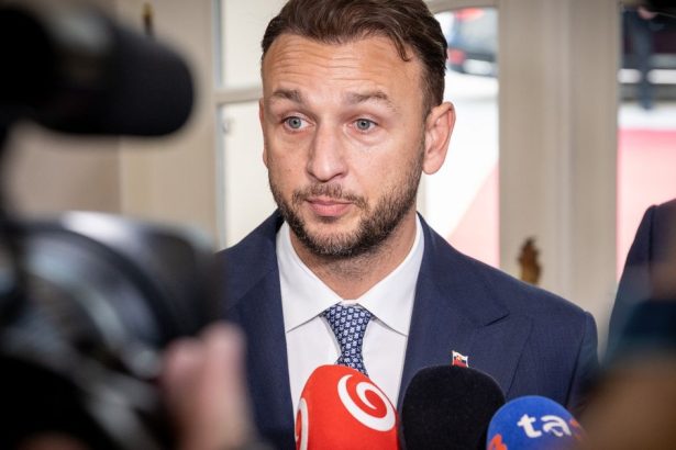 Vlada rusi urad ktory ministrovi Estokovi stupil na otlak Vytvara novy s vlastnymi pravidlami