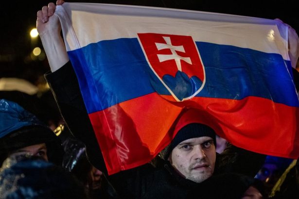 Chrante oznamovatelov nie korupciu Protest v Bratislave
