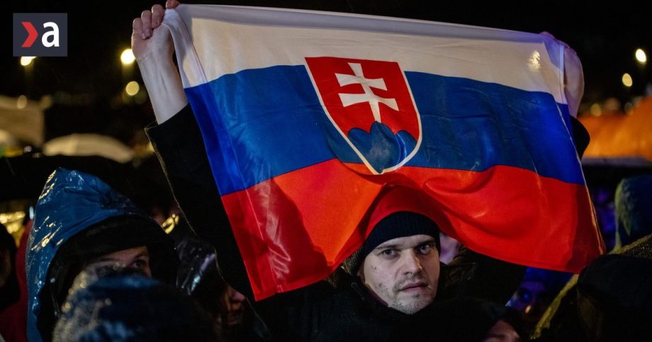 Chrante oznamovatelov nie korupciu Protest v Bratislave