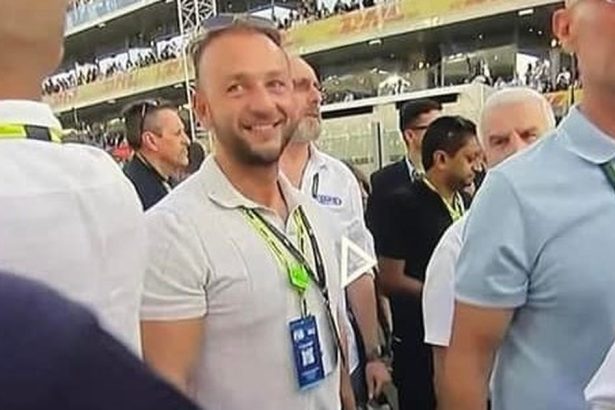 Hotel a letenky zaplatil Sutaj Estok v hotovosti policia toho vela nezistila Jeho cestu na F1 opat zrusili