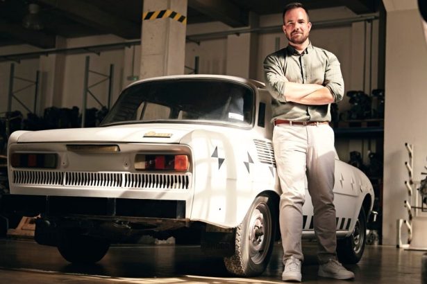 Ikonicka Skoda 100 pre novu eru Ceska studia moderneho sedanu