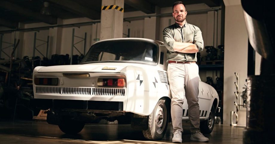 Ikonicka Skoda 100 pre novu eru Ceska studia moderneho sedanu