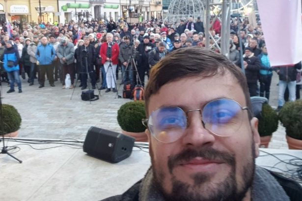Je to politicky amoralne Funkcionar TASR burcoval dav proti progresivcom