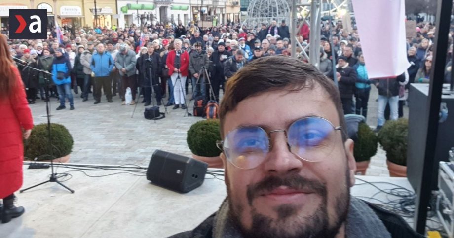 Je to politicky amoralne Funkcionar TASR burcoval dav proti progresivcom