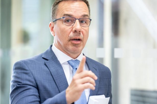 Minister Erik Tomas tvrdi ze rok 2025 bol uspesny