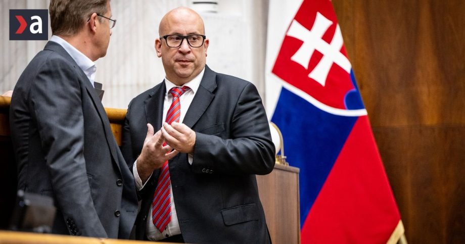 Poslanec sa zucastnuje schodze len ked uzna