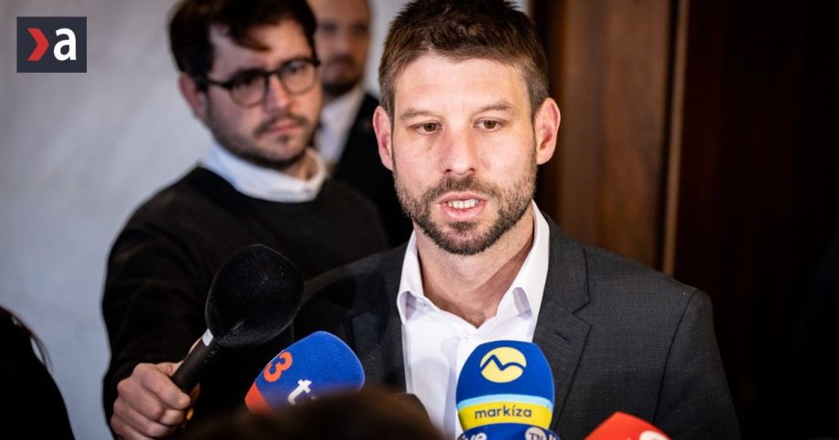 Smer predlozil navrh na mesiac vazenia pre Simecku