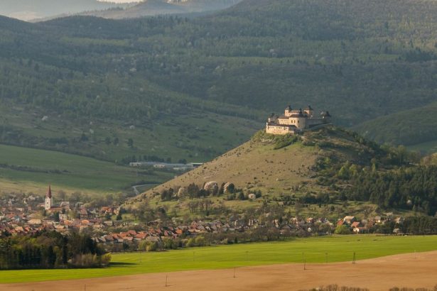 Vystavba pri Krasnej Horke Obavy o vyhlad na pamiatku