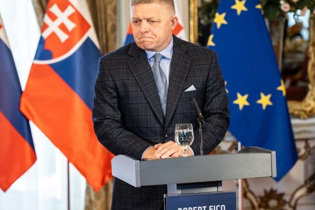 Boji sa Robert Fico otazok opozicie Pred odletom do Bruselu vynechal povinne stretnutie v parlamente