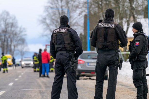 Brutalny utoq na gymnaziu bude mat nasledky aj v radoch policie