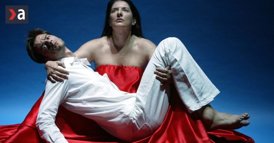Marina Abramovic odkazuje slovenskym umelcom Odite a vratte sa silnejsi