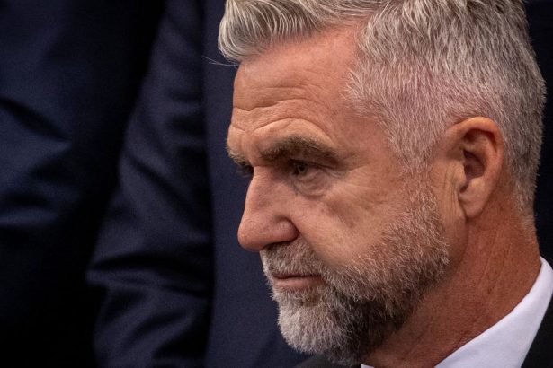 Nemravne ponuky Republike ukazuju ze Smer lutuje len jednu chybu
