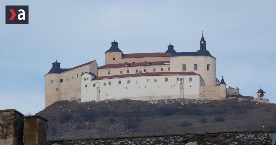 Poslanci na Krasnej Horke Budme realistami hovori Roman Michelko o spristupneni hradu