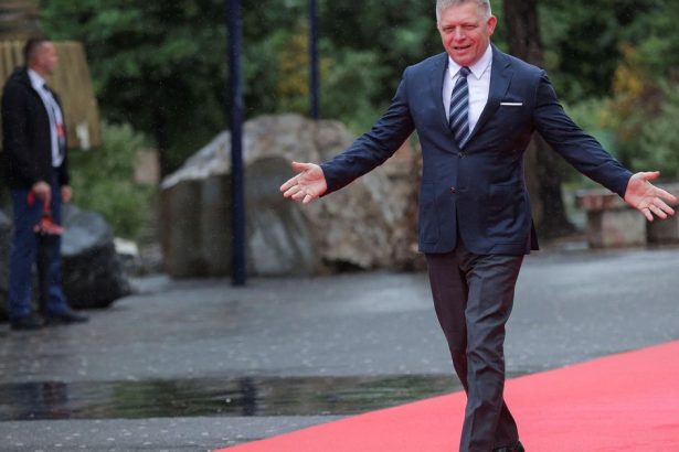 Robert Fico prisiel kvoli dlhovemu stropu o statisice eur Kedy poziada o doveru svojich poslancov