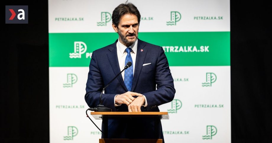 Robert Kalinak chcel vyskolit novinrov jednou otzkou o extremizme Odpoved policie ho nepotesi