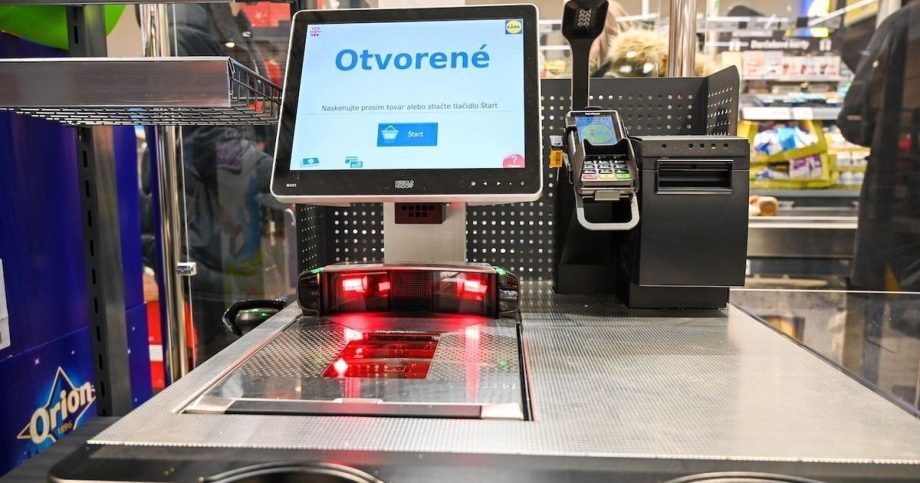 Samoobsluzne pokladne by mali byt lepsie a rychlejsie Ake novinky pripravuju retazce