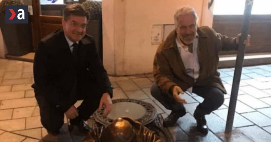 Epsteinov pilot Z Bratislavy do Popradu za pol hodinu Sexualny predator navstivil Lajcaka na Slovensku a zaobstaral mu aj listky na koncert
