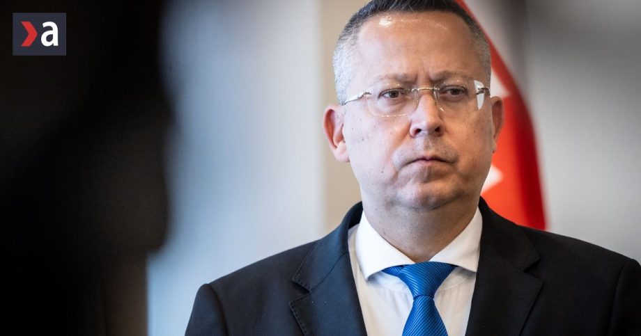 Ministrovi Kamenickemu nevychadzaju plany Jeho analytici odhalili kde su najvacsie nedostatky v rozpocte