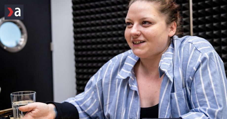 Necitim sa ako madarska otazka skr som taky vykricnik priznava slamova poetka Veroni Gyenge