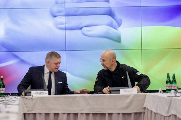 Plany Roberta Fica sa hroutia Jeho hrdinstvo opat vyjde na posmeh komentar Lubomira Jaska