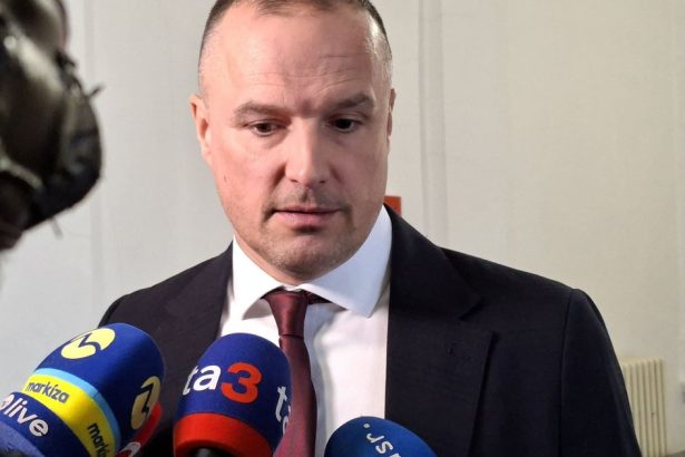 Poradcu premiera Fica obvinuju z korupcie sedi na lavici obzalovanych Exsudkya z Kocnerovej Threemy si vymazala spomienky