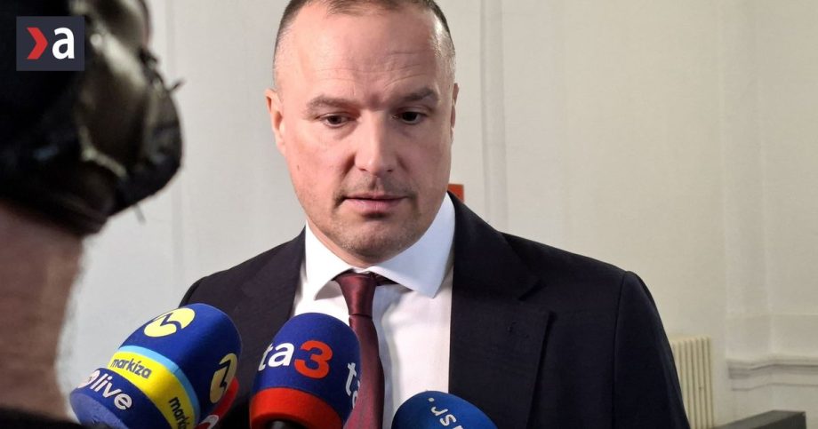 Poradcu premiera Fica obvinuju z korupcie sedi na lavici obzalovanych Exsudkya z Kocnerovej Threemy si vymazala spomienky