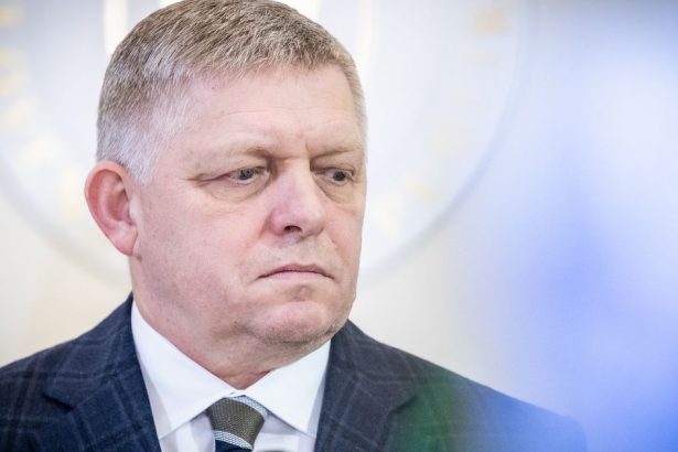 Robert Fico nechal ostatnych ministrov napospas Richard Rasi sa s opoziciou vlecie o cas