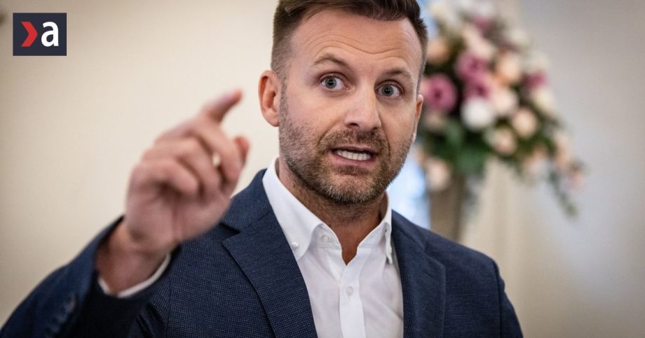 Sef uradu vlady spojil rozhodnutie USTAVNEHO sudu s navstevou diplomatom hovori o objednavke Zapadu