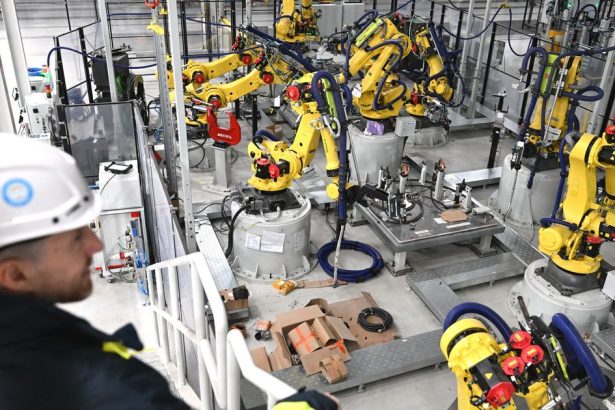 V automobilke Volvo Car vo Valalikoch sa uz instaluj tecnologie